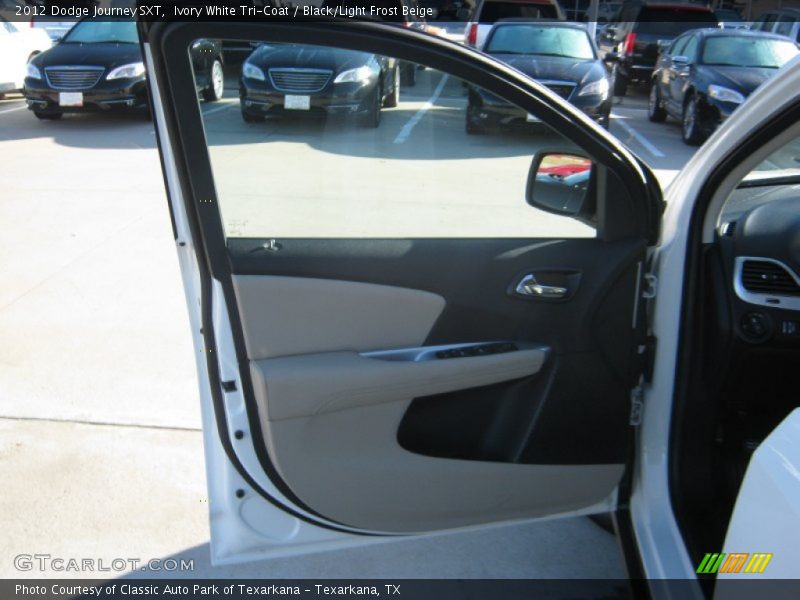 Ivory White Tri-Coat / Black/Light Frost Beige 2012 Dodge Journey SXT
