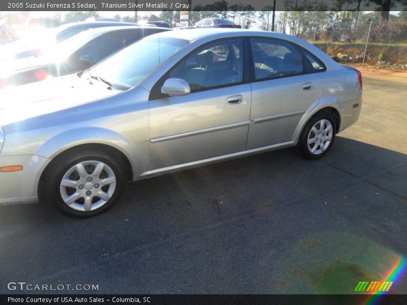 Titanium Silver Metallic / Gray 2005 Suzuki Forenza S Sedan