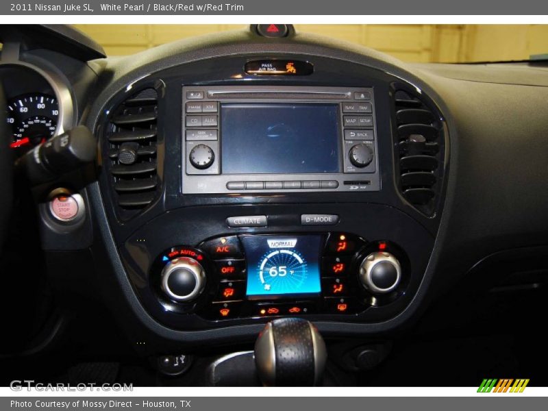 White Pearl / Black/Red w/Red Trim 2011 Nissan Juke SL