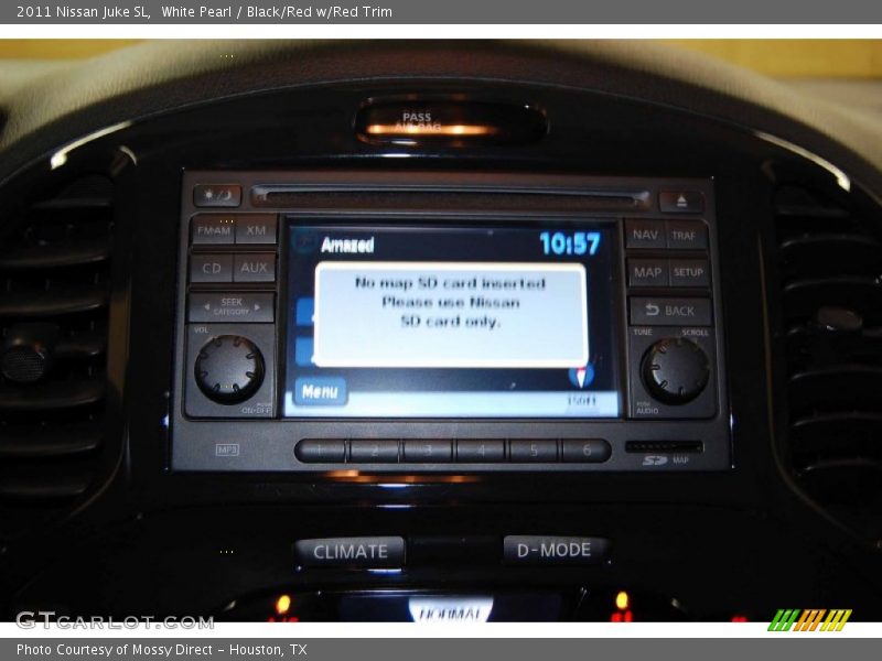 White Pearl / Black/Red w/Red Trim 2011 Nissan Juke SL