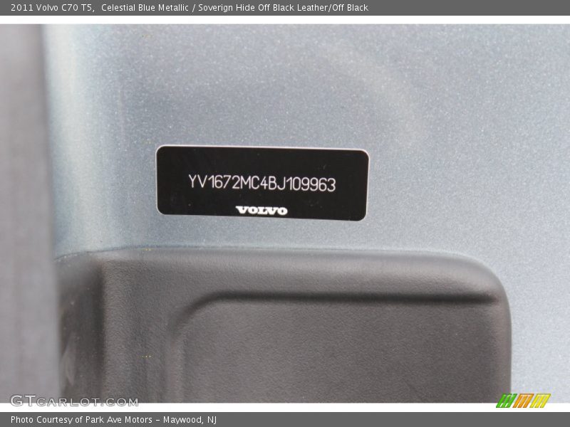 Celestial Blue Metallic / Soverign Hide Off Black Leather/Off Black 2011 Volvo C70 T5