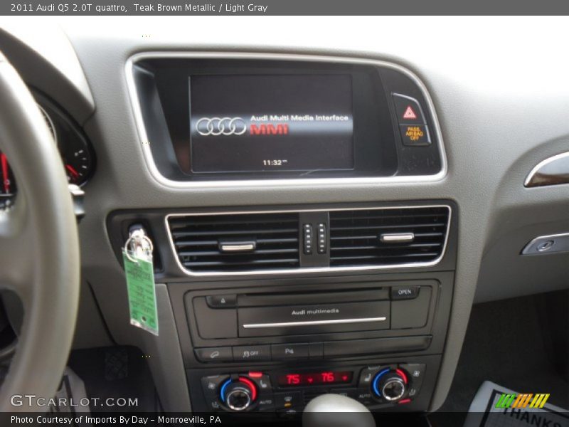 Teak Brown Metallic / Light Gray 2011 Audi Q5 2.0T quattro