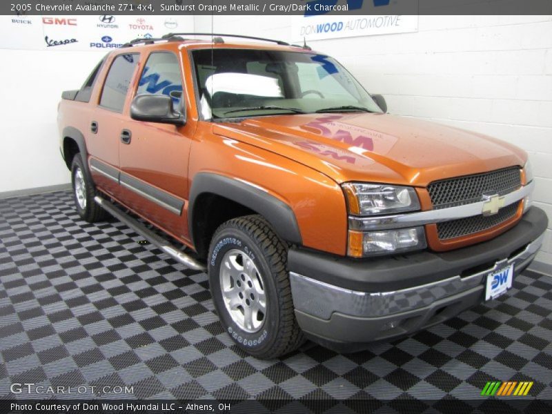 Sunburst Orange Metallic / Gray/Dark Charcoal 2005 Chevrolet Avalanche Z71 4x4