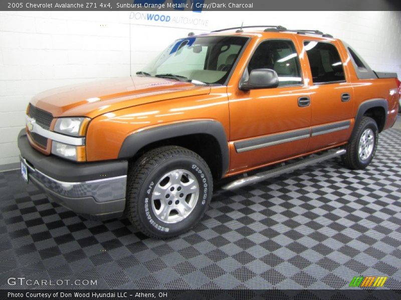Sunburst Orange Metallic / Gray/Dark Charcoal 2005 Chevrolet Avalanche Z71 4x4