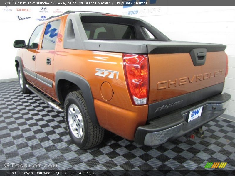 Sunburst Orange Metallic / Gray/Dark Charcoal 2005 Chevrolet Avalanche Z71 4x4