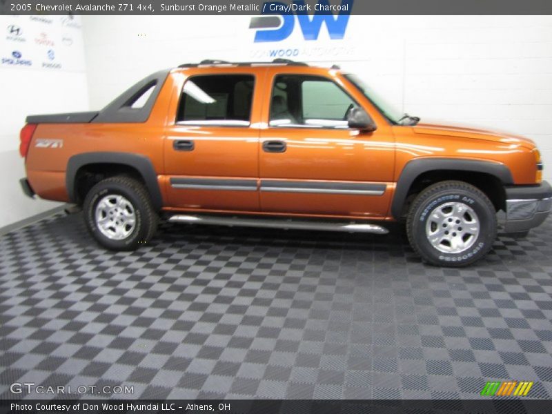 Sunburst Orange Metallic / Gray/Dark Charcoal 2005 Chevrolet Avalanche Z71 4x4