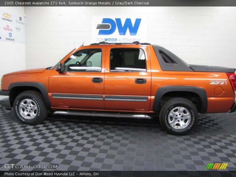 Sunburst Orange Metallic / Gray/Dark Charcoal 2005 Chevrolet Avalanche Z71 4x4