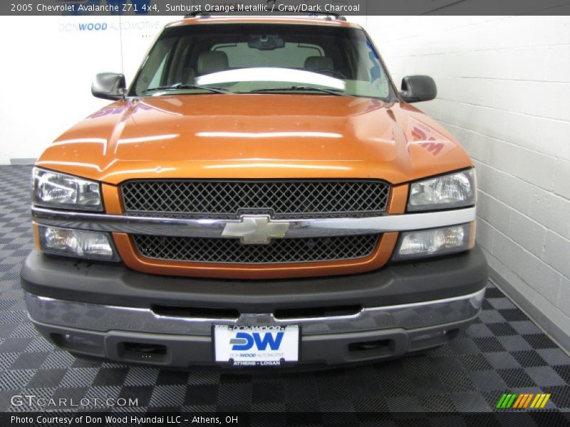 Sunburst Orange Metallic / Gray/Dark Charcoal 2005 Chevrolet Avalanche Z71 4x4