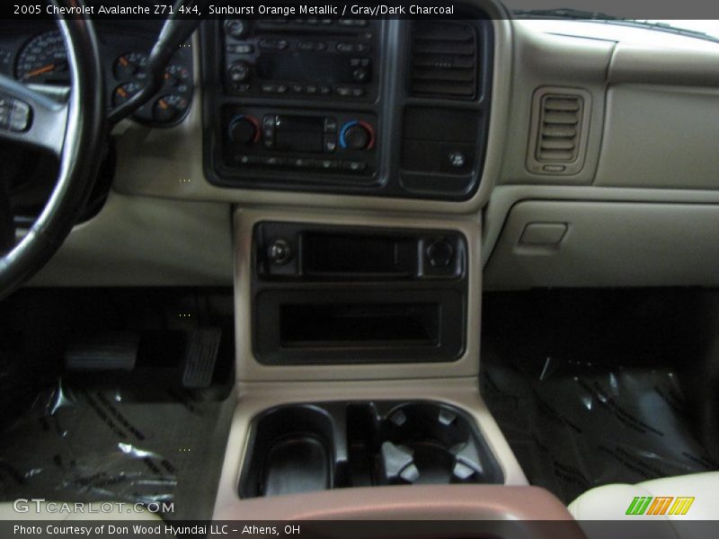 Sunburst Orange Metallic / Gray/Dark Charcoal 2005 Chevrolet Avalanche Z71 4x4
