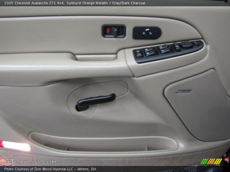 Sunburst Orange Metallic / Gray/Dark Charcoal 2005 Chevrolet Avalanche Z71 4x4