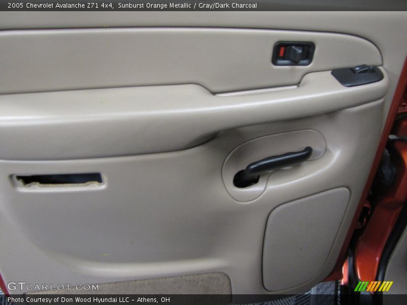 Sunburst Orange Metallic / Gray/Dark Charcoal 2005 Chevrolet Avalanche Z71 4x4