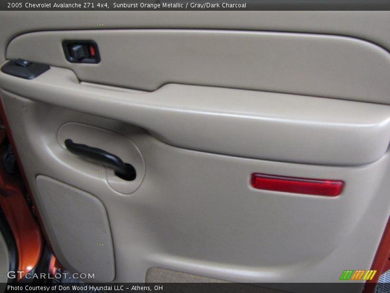 Sunburst Orange Metallic / Gray/Dark Charcoal 2005 Chevrolet Avalanche Z71 4x4