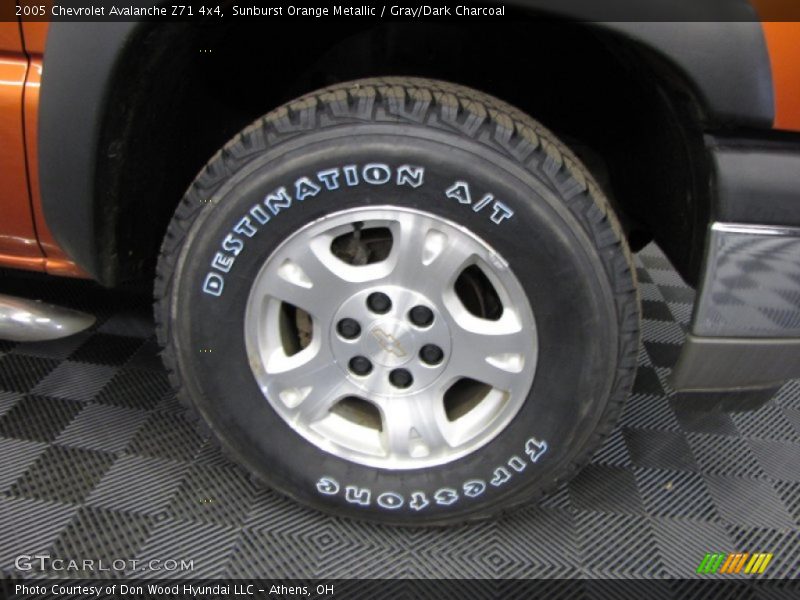 Sunburst Orange Metallic / Gray/Dark Charcoal 2005 Chevrolet Avalanche Z71 4x4