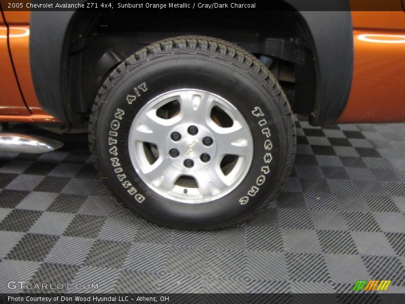 Sunburst Orange Metallic / Gray/Dark Charcoal 2005 Chevrolet Avalanche Z71 4x4