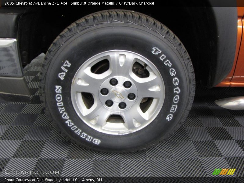Sunburst Orange Metallic / Gray/Dark Charcoal 2005 Chevrolet Avalanche Z71 4x4