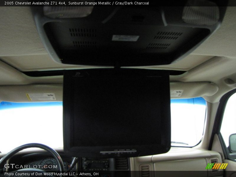 Sunburst Orange Metallic / Gray/Dark Charcoal 2005 Chevrolet Avalanche Z71 4x4
