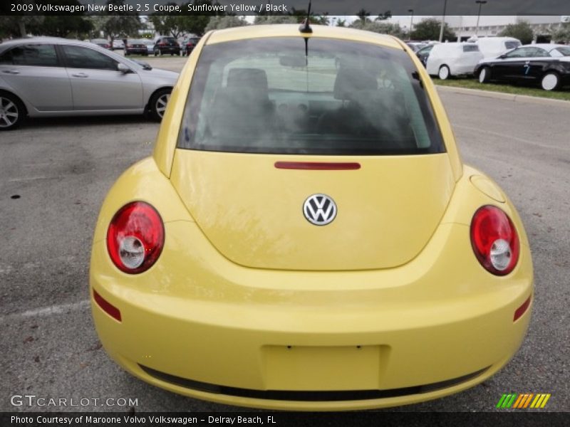Sunflower Yellow / Black 2009 Volkswagen New Beetle 2.5 Coupe