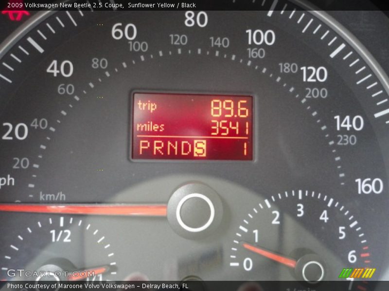 Sunflower Yellow / Black 2009 Volkswagen New Beetle 2.5 Coupe