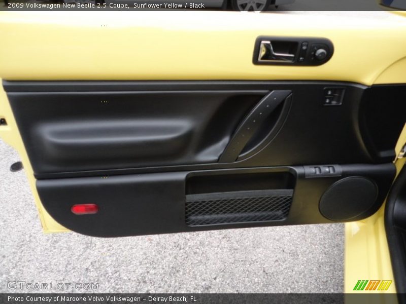 Sunflower Yellow / Black 2009 Volkswagen New Beetle 2.5 Coupe