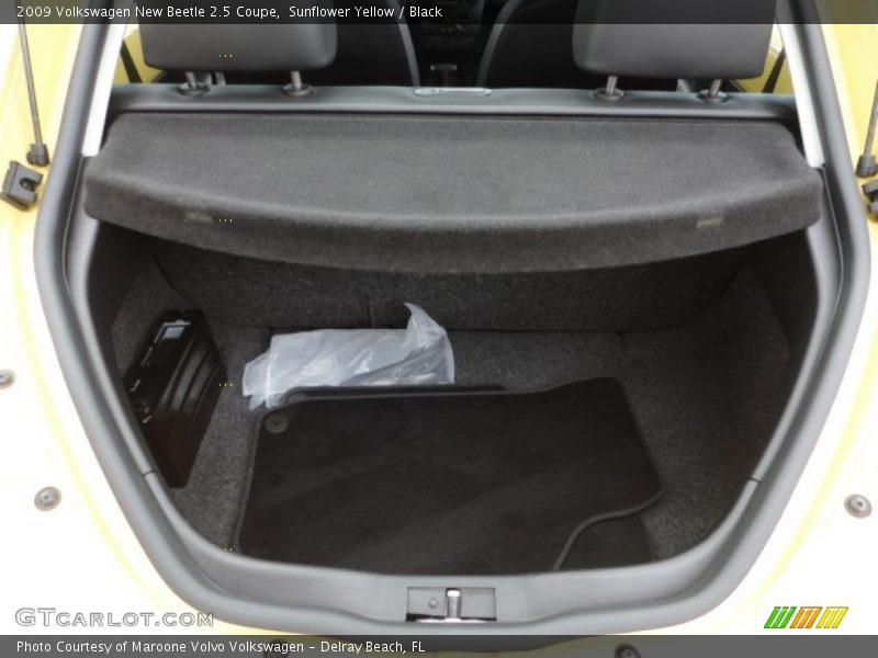 Sunflower Yellow / Black 2009 Volkswagen New Beetle 2.5 Coupe