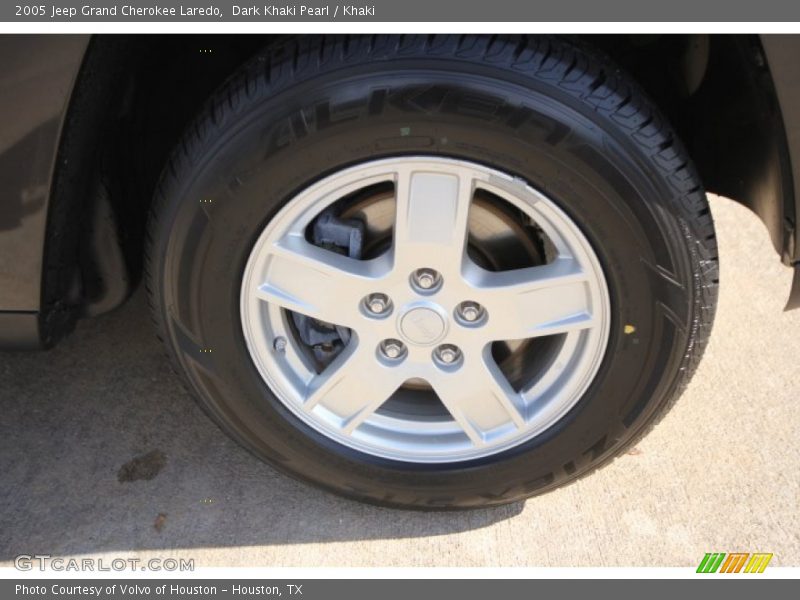  2005 Grand Cherokee Laredo Wheel