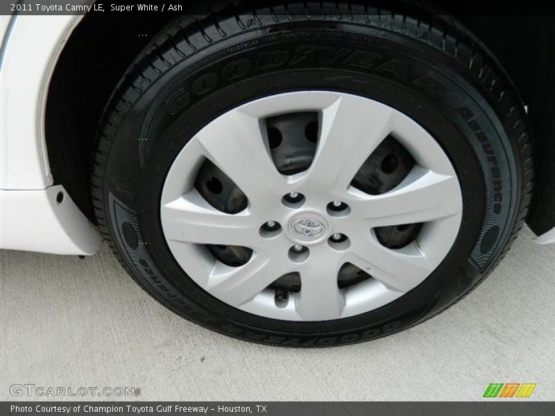 Super White / Ash 2011 Toyota Camry LE