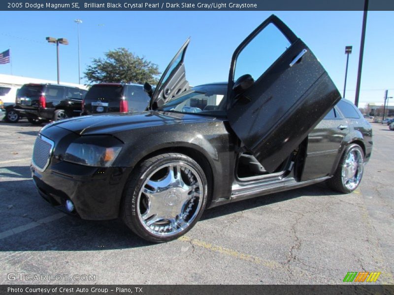 Brilliant Black Crystal Pearl / Dark Slate Gray/Light Graystone 2005 Dodge Magnum SE