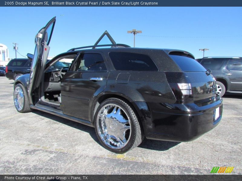 Brilliant Black Crystal Pearl / Dark Slate Gray/Light Graystone 2005 Dodge Magnum SE