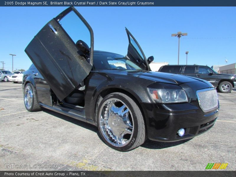 Brilliant Black Crystal Pearl / Dark Slate Gray/Light Graystone 2005 Dodge Magnum SE