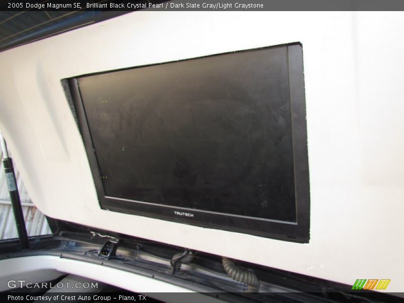 Brilliant Black Crystal Pearl / Dark Slate Gray/Light Graystone 2005 Dodge Magnum SE