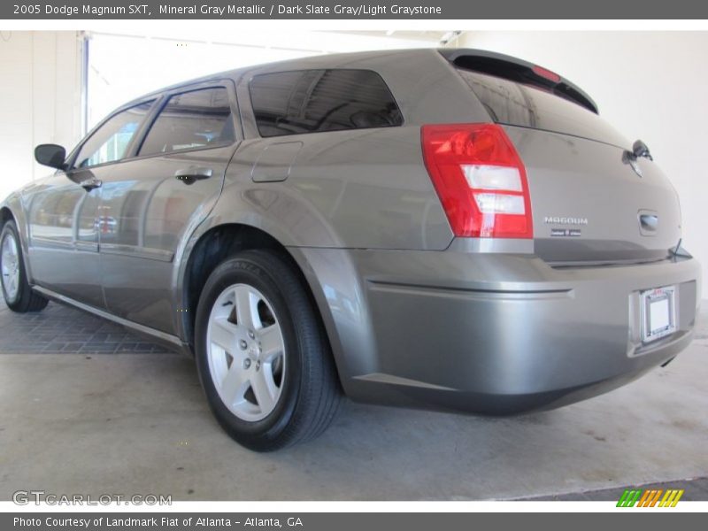 Mineral Gray Metallic / Dark Slate Gray/Light Graystone 2005 Dodge Magnum SXT