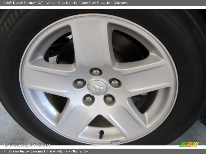 Mineral Gray Metallic / Dark Slate Gray/Light Graystone 2005 Dodge Magnum SXT