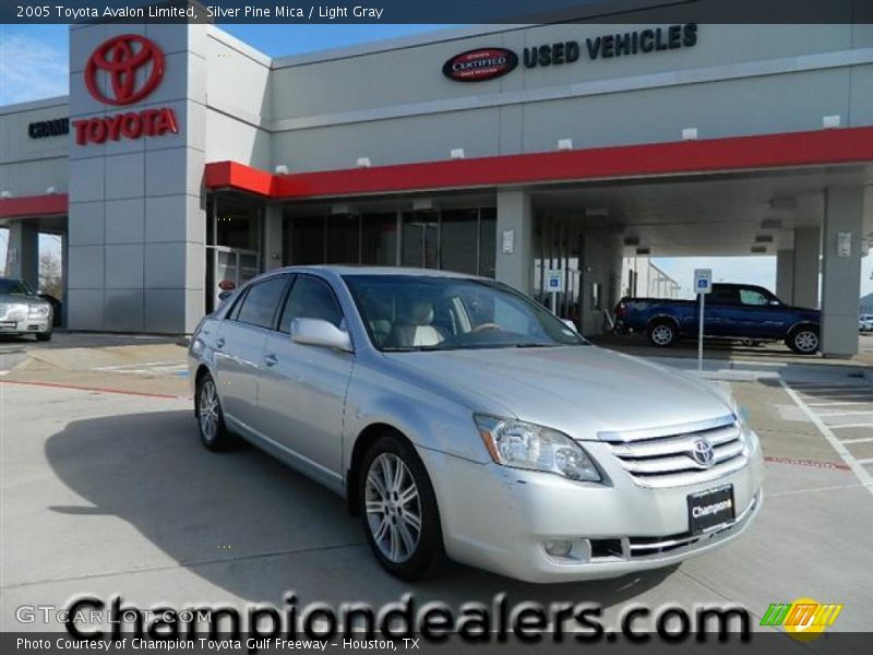 Silver Pine Mica / Light Gray 2005 Toyota Avalon Limited