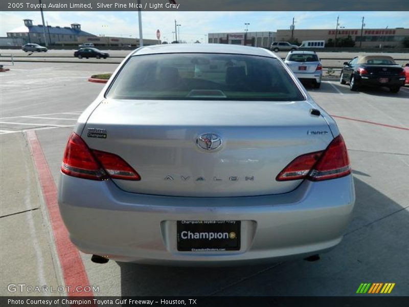 Silver Pine Mica / Light Gray 2005 Toyota Avalon Limited