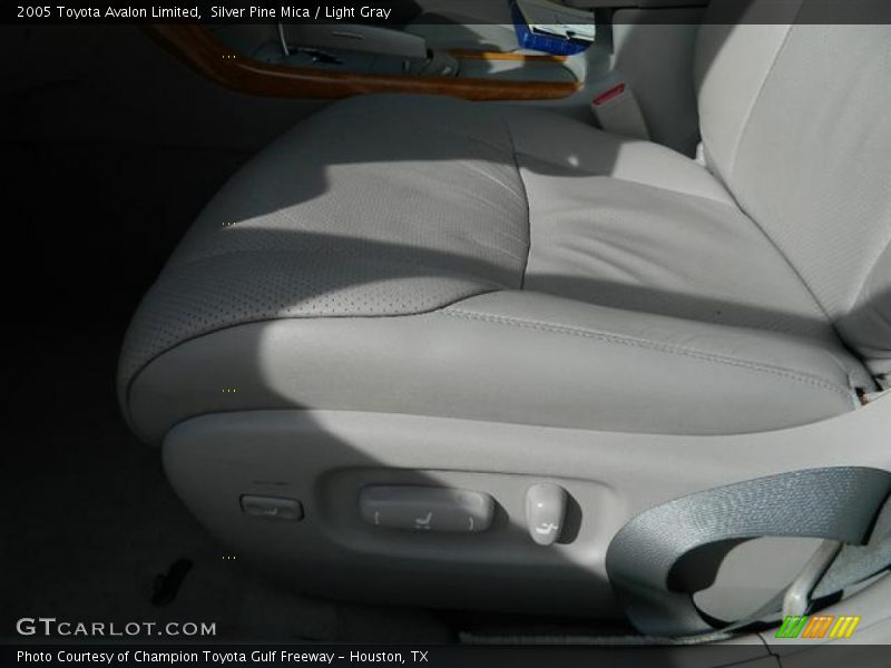 Silver Pine Mica / Light Gray 2005 Toyota Avalon Limited