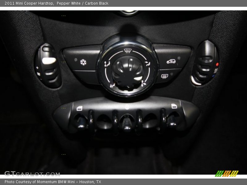 Pepper White / Carbon Black 2011 Mini Cooper Hardtop