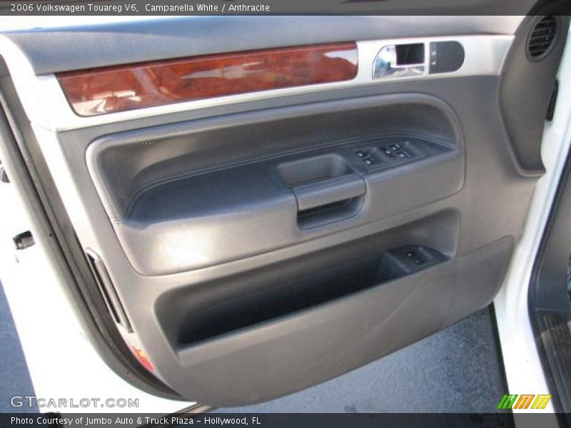 Campanella White / Anthracite 2006 Volkswagen Touareg V6