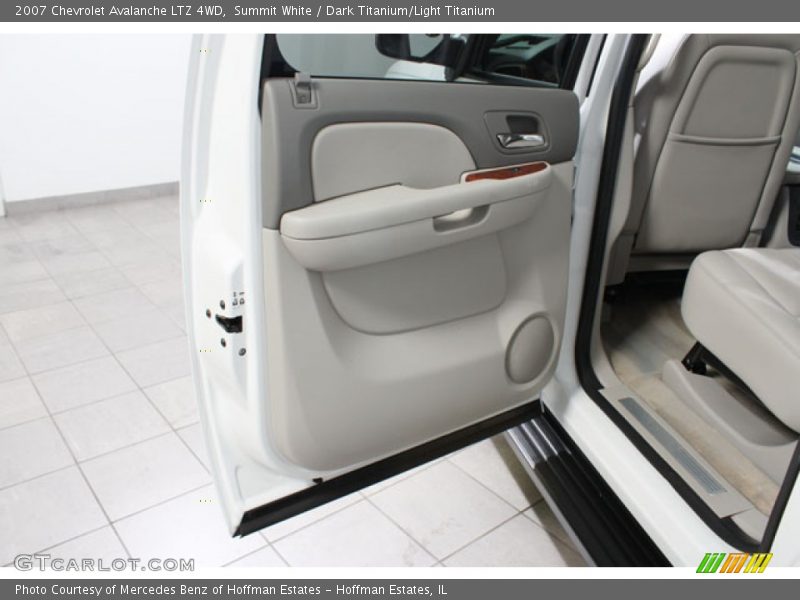 Summit White / Dark Titanium/Light Titanium 2007 Chevrolet Avalanche LTZ 4WD
