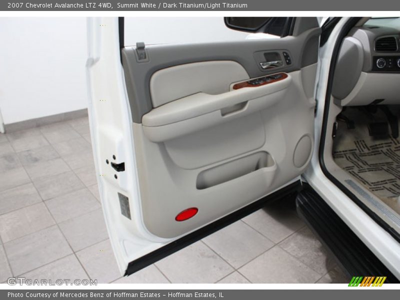 Summit White / Dark Titanium/Light Titanium 2007 Chevrolet Avalanche LTZ 4WD