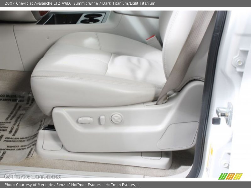 Summit White / Dark Titanium/Light Titanium 2007 Chevrolet Avalanche LTZ 4WD