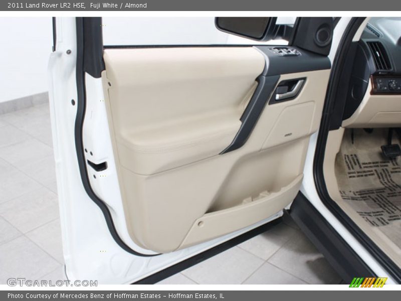 Fuji White / Almond 2011 Land Rover LR2 HSE