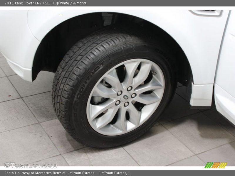 Fuji White / Almond 2011 Land Rover LR2 HSE