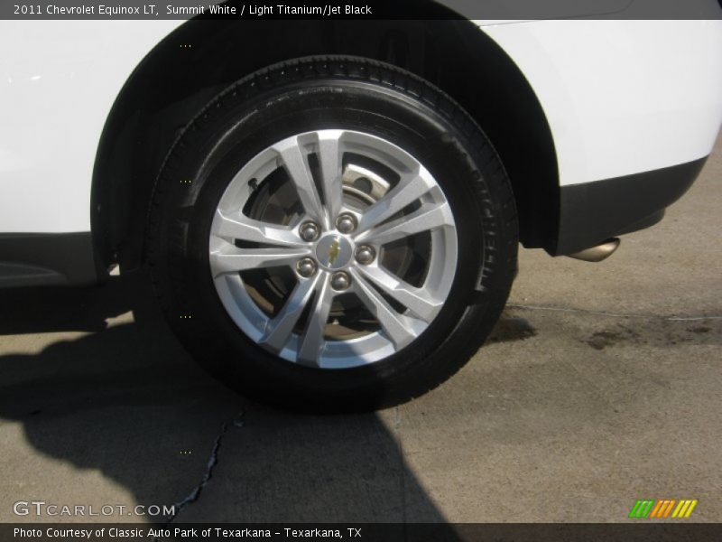 Summit White / Light Titanium/Jet Black 2011 Chevrolet Equinox LT