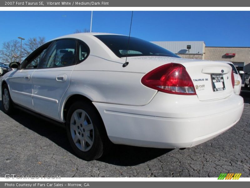 Vibrant White / Medium/Dark Flint 2007 Ford Taurus SE