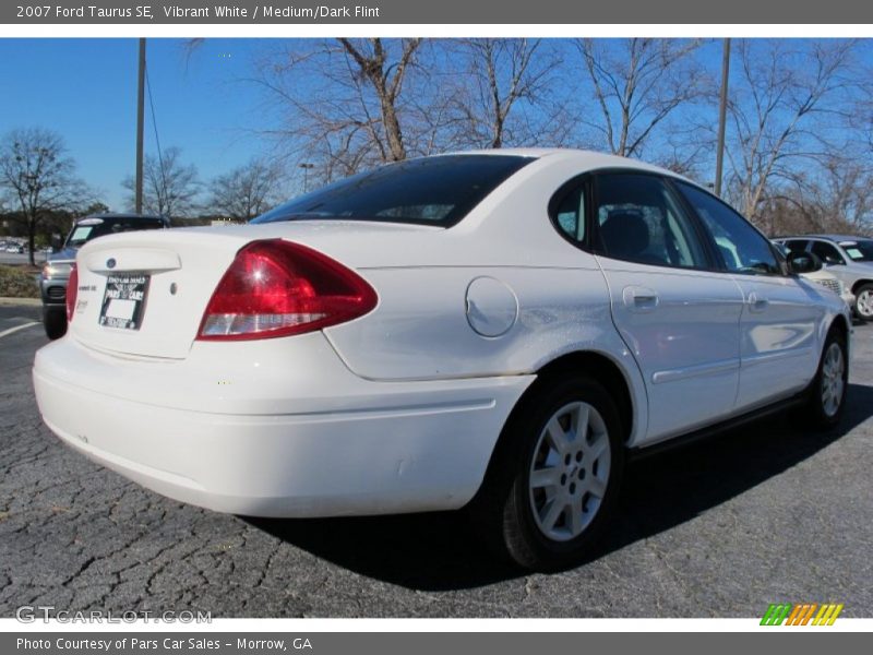 Vibrant White / Medium/Dark Flint 2007 Ford Taurus SE