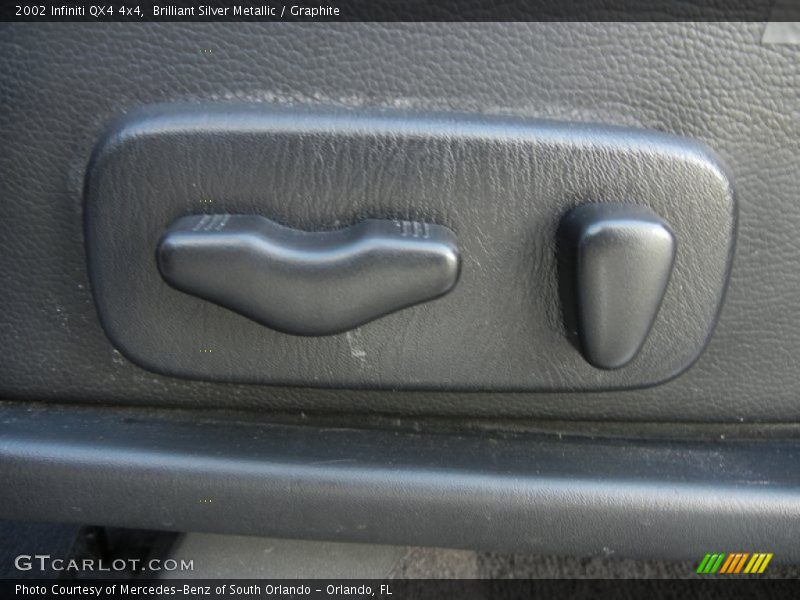 Brilliant Silver Metallic / Graphite 2002 Infiniti QX4 4x4
