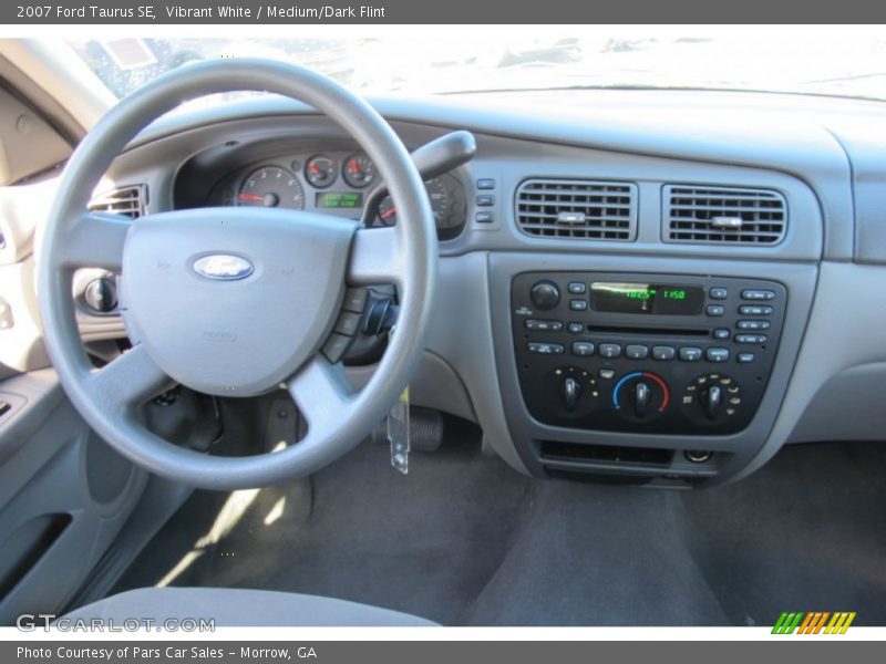 Dashboard of 2007 Taurus SE