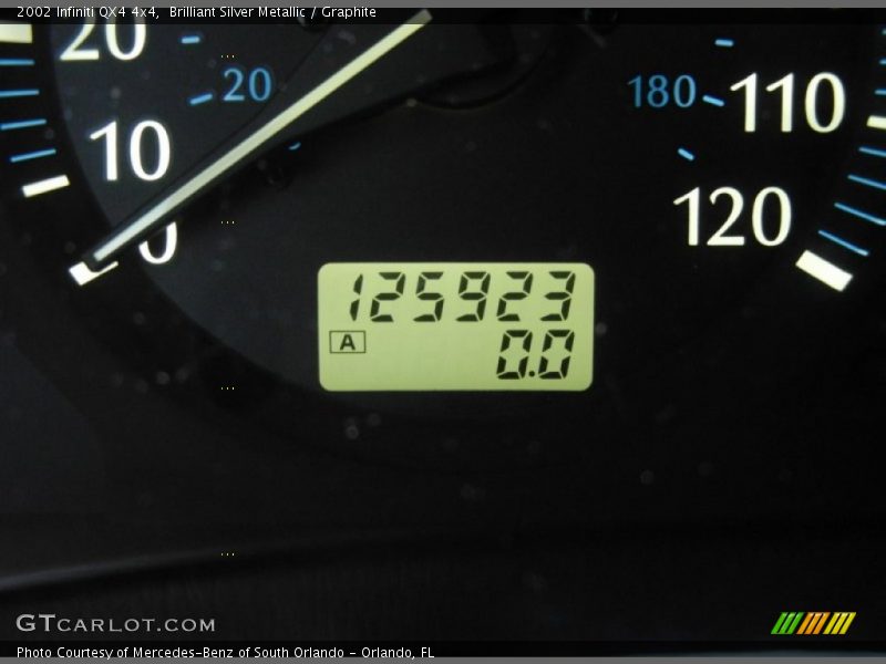 Brilliant Silver Metallic / Graphite 2002 Infiniti QX4 4x4
