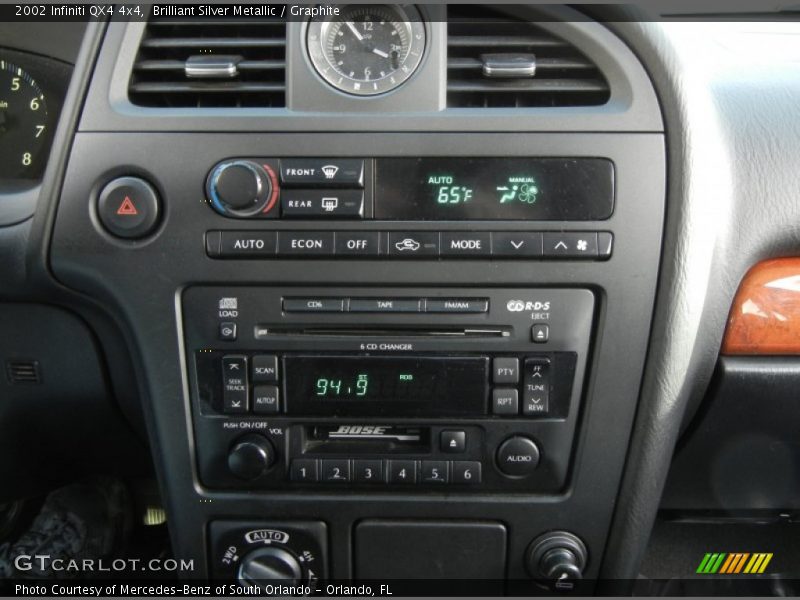 Brilliant Silver Metallic / Graphite 2002 Infiniti QX4 4x4