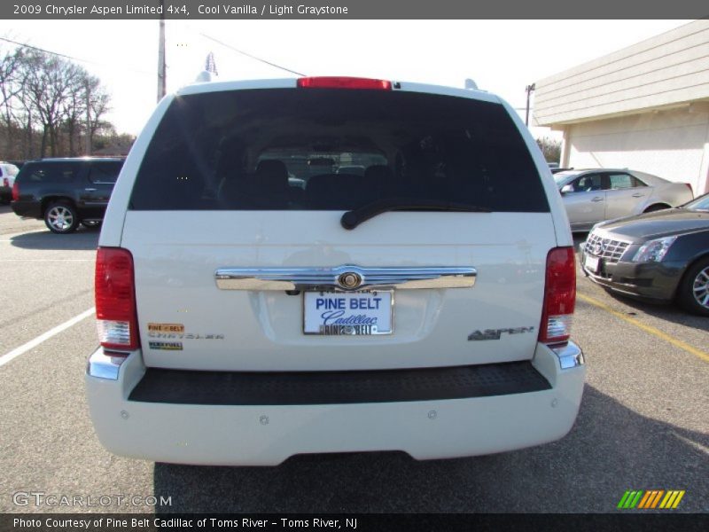 Cool Vanilla / Light Graystone 2009 Chrysler Aspen Limited 4x4